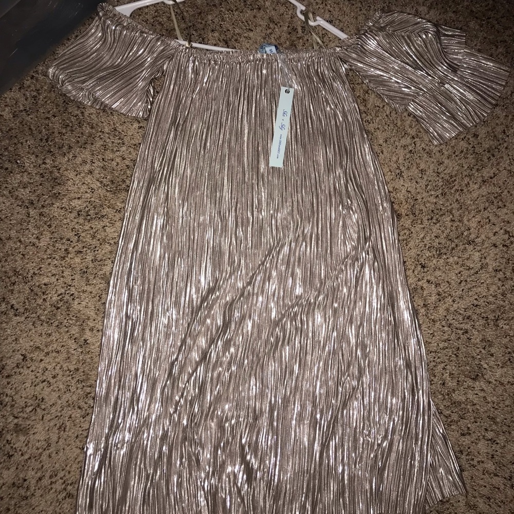 Off the Shoulder boutique style top!